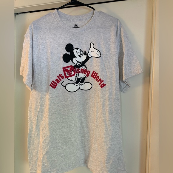 Walt Disney World
Old school Disney logo
Vintage unique &!Rare Find - Picture 2 of 7